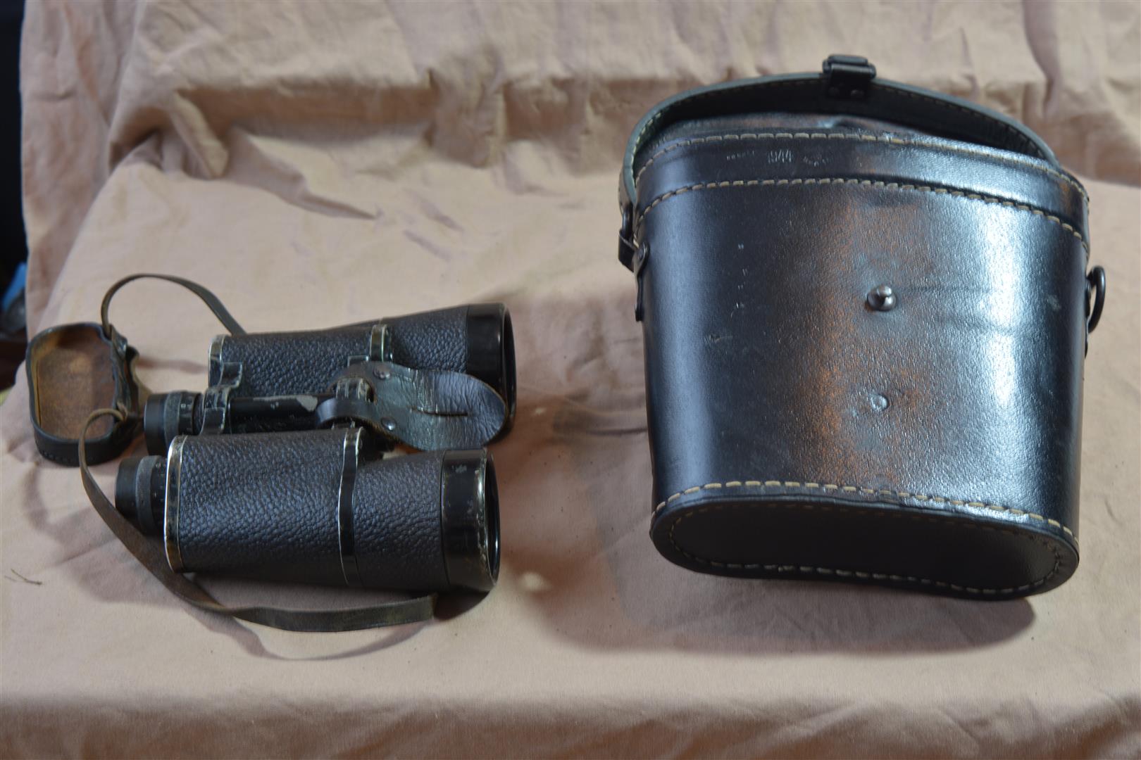 WW2 German Field Binoculars, 10 x 50 With Case